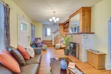 Charming Hampton Home ~ 7 Mi To Buckroe Beach!