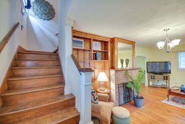 Charming Hampton Home ~ 7 Mi To Buckroe Beach!
