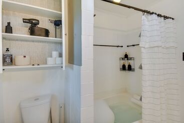 Charming Hampton Home ~ 7 Mi To Buckroe Beach!