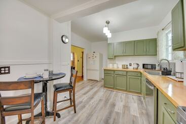 Charming Hampton Home ~ 7 Mi To Buckroe Beach!
