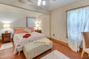 Charming Hampton Home ~ 7 Mi To Buckroe Beach!