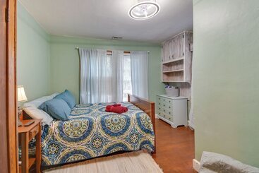 Charming Hampton Home ~ 7 Mi To Buckroe Beach!