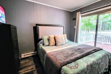 بيت ريفى Frolic On Fern By Avantstay Enclosed Deck W/ Forest Views, Bar