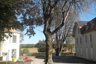 Gite Located In Lush Greenery