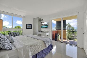 Gorgeous Spacious 2bed Bayview Apartment
