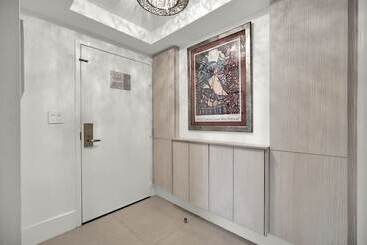 Gorgeous Spacious 2bed Bayview Apartment