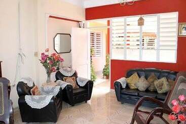 هتل Hostal Margarita Y Alfredo Trinidad