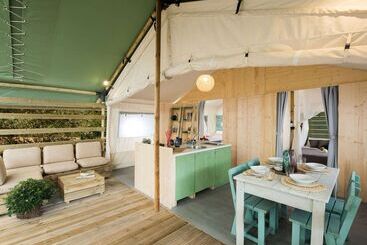 هتل Luxury Tent Only 11 Km. From Porec
