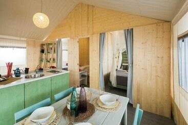 هتل Luxury Tent Only 11 Km. From Porec