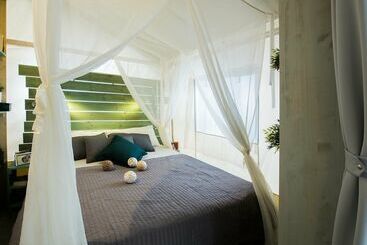 هتل Luxury Tent Only 11 Km. From Porec