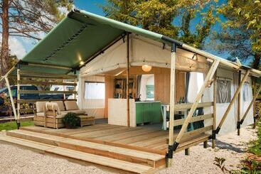 هتل Luxury Tent Only 11 Km. From Porec