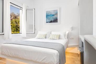 هتل Pelican Paros