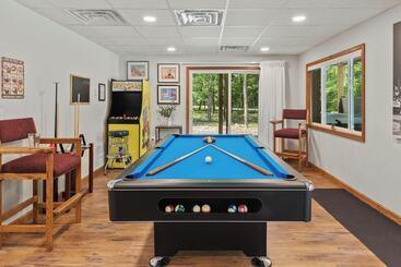 茅舍 Maple Oasis By Avantstay Newly Built W/ Hot Tub, Game Room & Fire Pit