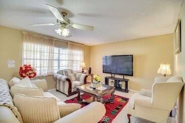 7 Mi To Satellite Beach: Melbourne Home W/ Yard