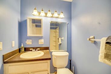 7 Mi To Satellite Beach: Melbourne Home W/ Yard