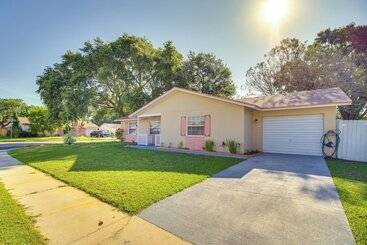 7 Mi To Satellite Beach: Melbourne Home W/ Yard