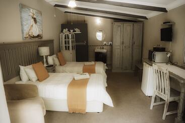 بنسيون Landa Guesthouse Self Catering Feel At Home And Enjoy Our Delicious Food