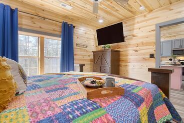 Pink Pines Avantstay Luxury Aesthetic Dream Home, Indoor Pool, Hot Tub