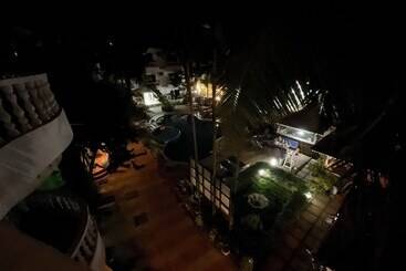 Resort Naga Cottages X One Light Stays