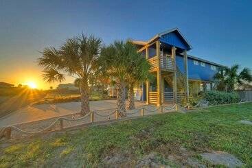 Sapphire Breeze By Avantstay Pool, Walk To Beach