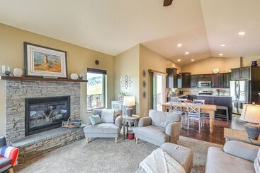 Spearfish Retreat W/ Fireplace + Mountain Views!