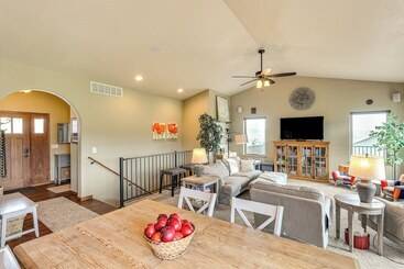 Spearfish Retreat W/ Fireplace + Mountain Views!