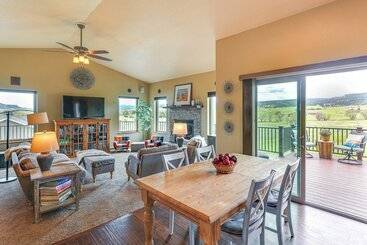 Spearfish Retreat W/ Fireplace + Mountain Views!