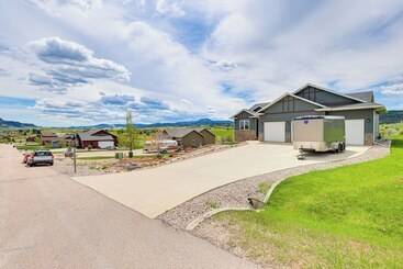 Spearfish Retreat W/ Fireplace + Mountain Views!