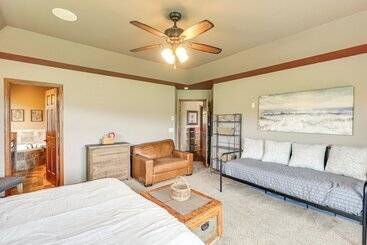 Spearfish Retreat W/ Fireplace + Mountain Views!