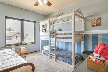 Spearfish Retreat W/ Fireplace + Mountain Views!