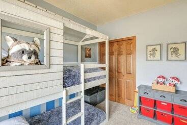 Spearfish Retreat W/ Fireplace + Mountain Views!