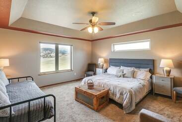 Spearfish Retreat W/ Fireplace + Mountain Views!
