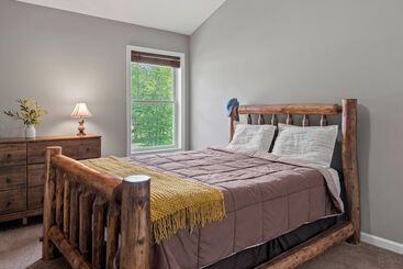 بيت ريفى Tavern At The Woods By Avantstay Lakefront Views, Hot Tub, Firepit, Game Room