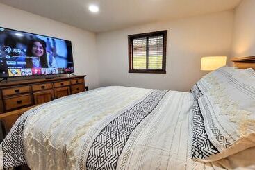 コテージ The Bear S Den By Avantstay Prime Location, Renovated W/ Movie & Game Room