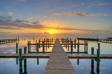 Pool Access + Boat Dock Steps To The Gulf The Pintail By Avantstay