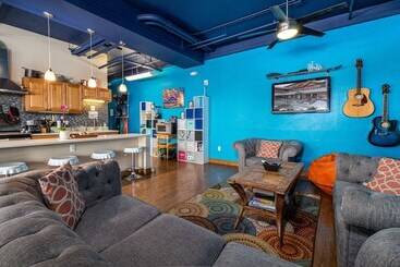 هاستل The Bunkhouse