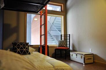 هاستل The Bunkhouse