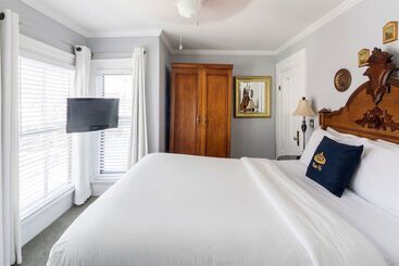 تختخواب و صبحانه Queen Vic Guest House