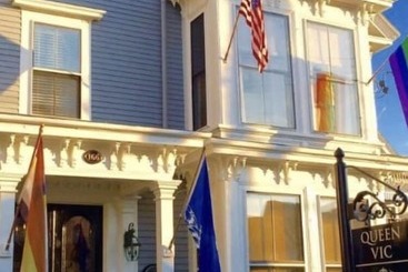 تختخواب و صبحانه Queen Vic Guest House