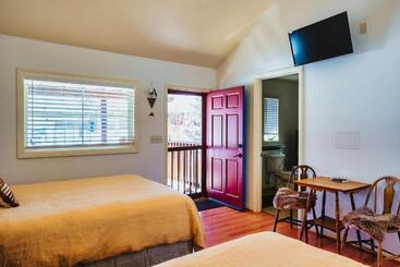 تختخواب و صبحانه The Loubird Inn
