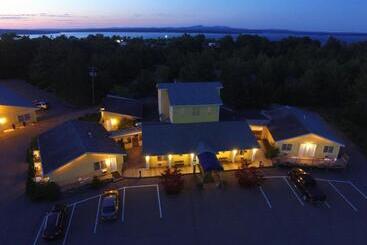 High Seas Motel
