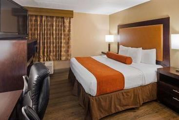 هتل Best Western Crossroads Of The Bluffs