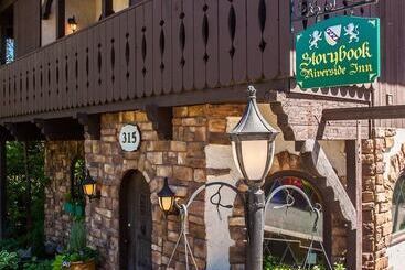 هتل Storybook Riverside Inn