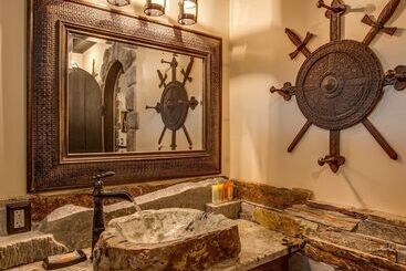 هتل Storybook Riverside Inn