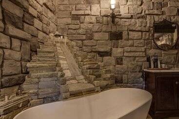 هتل Storybook Riverside Inn