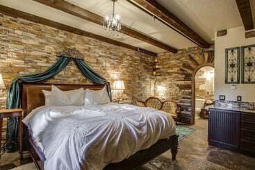 هتل Storybook Riverside Inn