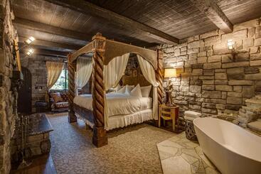 هتل Storybook Riverside Inn