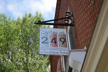 酒店 Suites At 249