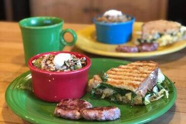 Mariposa Lodge Bed And Breakfast