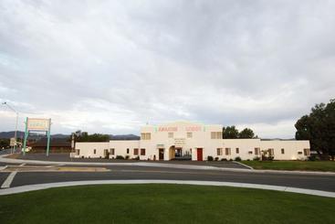 مُتل Apache Lodge